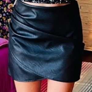 Faux Leather crossing skirt